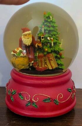 J3243 Kurt S. Adler Santa Claus 100mm Resin Christmas Water Snow Globe Damaged Box