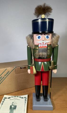 20059 Kwo Kunstgewerbe-werkst Tten Olbernhau Gmbh Nutcracker Hungarian Hussar 11 Inch Wood Erzgebirge Christmas With Box Used
