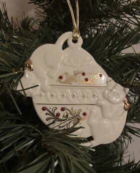 Lenox 091709333872 Mischief Kittens 3.5 Inch Porcelain China Christmas Ornament Gold Red