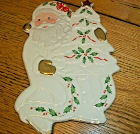 Lenox 091709334824 Christmas Trivet Jolly Santa Claus Holly Leaves Gold Accents Holiday Decor