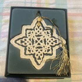 4816 Lenox Noel Snowflake Hanging Ceramic Christmas Ornament White Gold