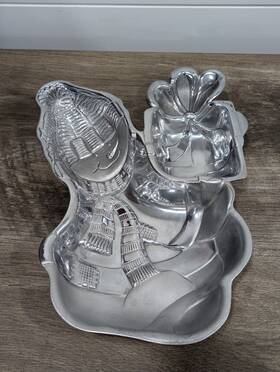 Lenox 721074367072 Yuletide Metal Serveware Snowman Chip And Dip-christmas Table Decor-platter