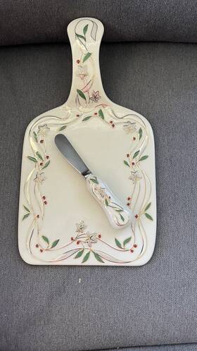 761997 Lenox Christmas Holiday Cheese Board With Spreader Frosted Berries 2 Piece Set
