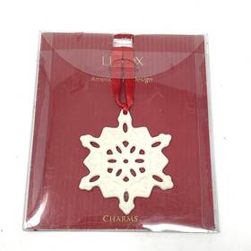 812850 Lenox Porcelain Snowflake Christmas Ornament 2.5 Inch Pierced Charm Ivory Red Ribbon