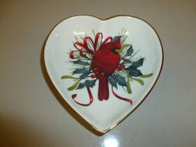 Lenox 882864495709 Winter Greetings Cardinal Heart Candy Dish Porcelain Christmas Plate