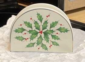 Lenox 882864683427 Vintage Porcelain Holly Berry Christmas Pattern Holiday Napkin Holder