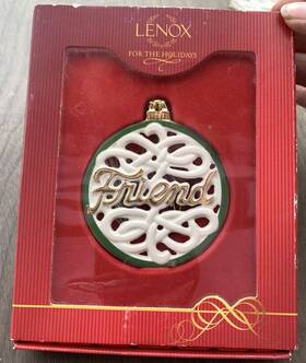 M3904 Lenox For My Friend Ball The Holidays Christmas Ornament Ceramic White Gold
