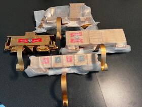 7-32933 Lionel Christmas Stocking Hanger Set #7-32933 4-piece Gold Train Mantel Holders