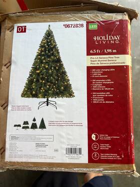 Lowes 0672838 6.5 Ft Holiday Living Artificial Pre-lit Seneca Pine Christmas Tree