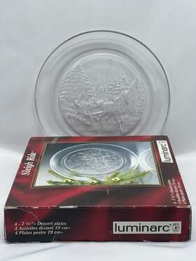 1748 Luminarc 1748/96 Christmas Dinner Plates Set 4 Sleigh Ride Reverse Embossed 7.5 Inch France