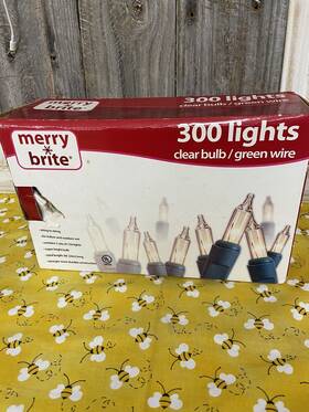 347627 Merry Brite 300 Ct Mini Clear Christmas Lights Green Wire Indoor Outdoor Use Nos