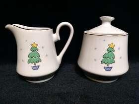 Merry Brite From Cvs 050428023761 Porcelain With Gold Rim Covered Sugar And Creamer Set Christmas Tree