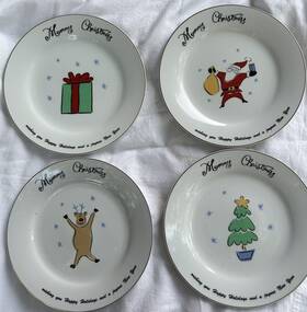M6355 Merry Brite Set Of 4 Christmas Porcelain Dessert Salad Plates Santa Reindeer
