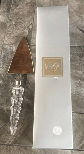 Mikasa 641265020169 Starshine Cake Server Spatula Clear Crystal Christmas Tree Handle New