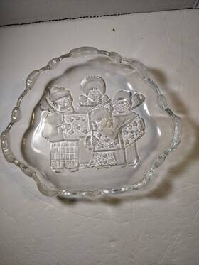 Mikasa 641265203203 Carolers Candy Dish Sweet Treats Winter Christmas 8.25 Inch Clear