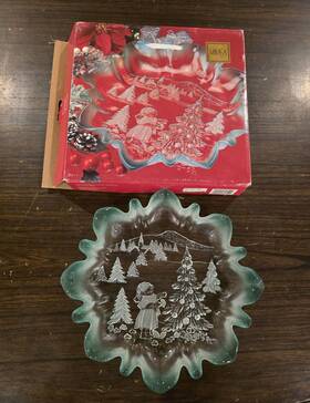 Sa272 Mikasa Sa272/902 Christmas Story Spruce 9.75 Inch Ruffled Plate - Made In Germany