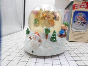 Mr. Christmas 051053245122 2000 Musical Automated Snow Globe Peanuts With Box Untested