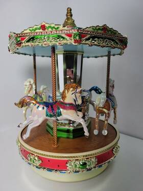 Mr. Christmas 051053249014 Vintage 2000 Holiday Merry Go Round 4 Horses 15 Songs Works
