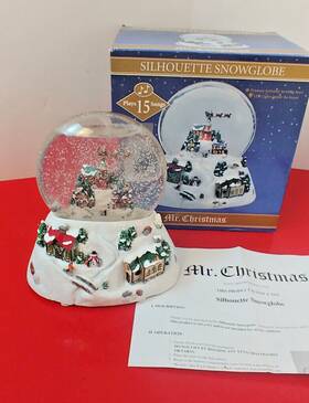 Mr. Christmas 051053257835 Vintage 2009 Water Snow Globe Silhouette Musical