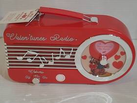 79462 Mr. Christmas Retro Valentines Radio. Plays 3 Songs. Red. Adorable