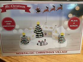 H223821 Mr. Christmas Nostalgic Village Nib Animated Lights Up Musical 8 Song