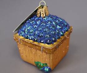 Old World Christmas 729343281029 Glass Blown Ornament Blueberries - Gift Box Slightly Damage