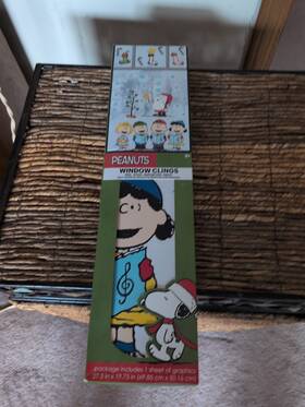 Peanuts Worldwide 018697953752 Charlie Brown Christmas Peel And Stick Window Cling Mirror Decor New