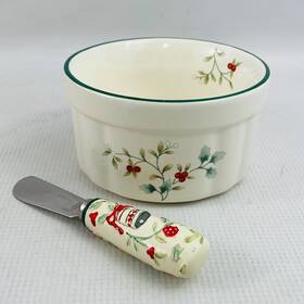 109-750-00 Pfaltzgraff 025398264988 Winterberry Dip Serving Set Bowl Spreader Knife Christmas