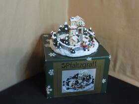 109-428-00 Pfaltzgraff Winterberry Scenic Village With Tea Light Holder Christmas