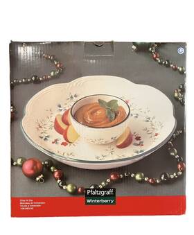 109-660-00 Pfaltzgraff 2 Pc Serving Set Winterberry Christmas Holly 14 Inch Chip N Dip