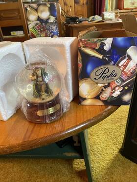 Pipka 700636116822 Vintage Swiss Father Christmas Musical Snow Globe Wind Up New