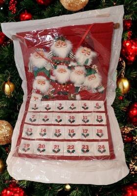 959740 Potpourri Press Christmas Advent Calendar Santa Reunion #959740 With Wooden Dowel-