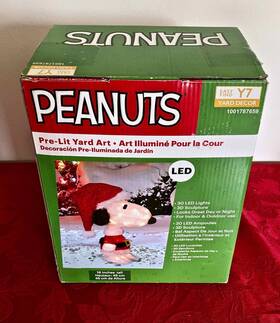 36213 Productworks L2d St Peanuts 18 Inch Snoopy Santa Pre-lit Christmas Yard Decoration