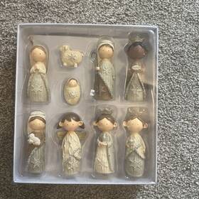 Raz Imports 3404134 10 Pc Nativity 4.5 Inch Resin Christmas Set Cozy Knits Glitter
