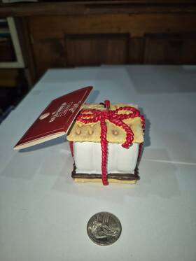 Lr31 Red Shed Home Gifts 843336141142 Sftmores Ornament Christmas 2.5 In Gift Wrapped Novelty Food Decor