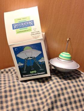 Restoration Hardware 433100890002 Vintage Ufo Flying Saucer Tin Toy Christmas Ornament With Box