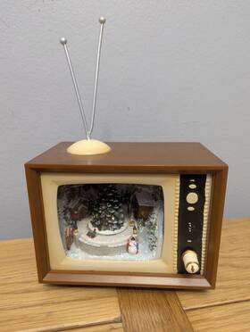 Roman Inc. 089945425208 6 Inch Tv Christmas Tree Outdoor Scene Music Box With 8 Songs Ex. Cond