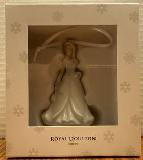40000887 Royal Doulton White Christmas Figurine Ornament New #