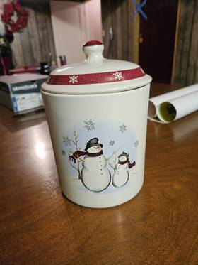 686452 Royal Seasons Holiday Christmas Snowmen Stoneware Canister Cookie Jar Safe
