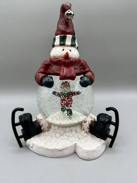 13245 Russ Berrie And Co The Christmas Sampler Snow Globe Snowman Skater 8 Inch X 6