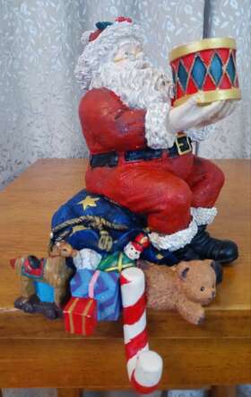 10195 Russ Berrie And Company Inc. Vintage 1980s Santa Holding Toy Drum Christmas Stocking Holder