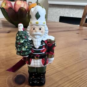 1761490 Spode Christmas Tree Collection Nutcracker With Ornament 4-inch