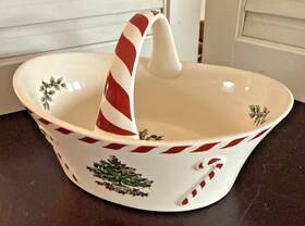 Spode 749151536845 6.5 Inch Christmas Tree Peppermint Handle Cookie Candy Basket China