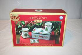 Spode 749151634572 Christmas Tree 5-piece Tin Set With 2 Mugs Coasters 1
