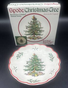 Spode 783931620553 Christmas Tree Red Band Round Fluted Dish 2nd Limited Annual Series 5 Inch