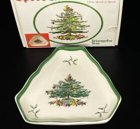 S33224 Spode Vintage 5 Inch Christmas Tree Triangle Shape Trinket Candy Dish 1986 Retired