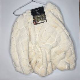 Jt04846 Tahari Homes Home 56 Inch Faux Fur Christmas Holiday Tree Skirt Soft Plush