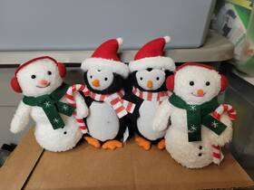 694-trg-bin66 Target Bullseye Christmas Snowman And Penguin Figurines Lot Of 4