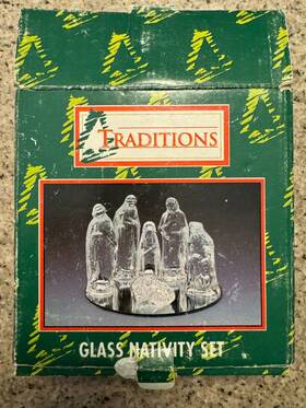 Traditions 046975344664 Clear Glass Small Nativity Set With Mirror Base Beautiful Christmas