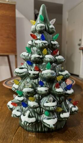 Y1961 Transpac Ceramic Lighted Christmas Tree Working